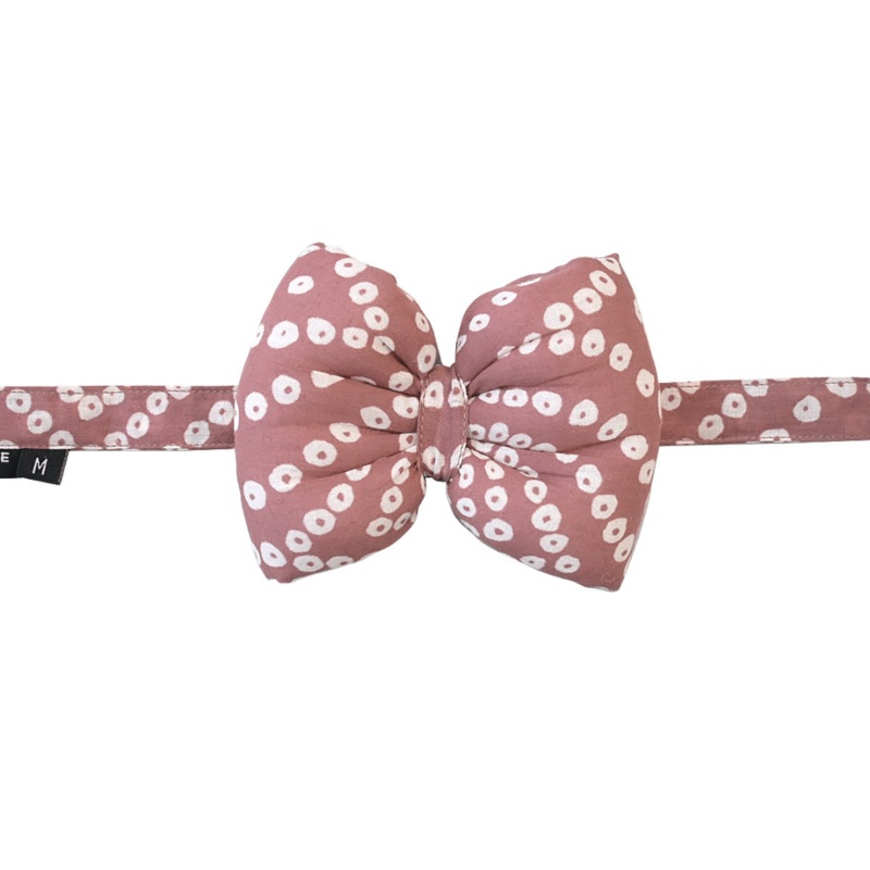 Mutt Of Course Bow Tie for Dogs – Salmon Dotty